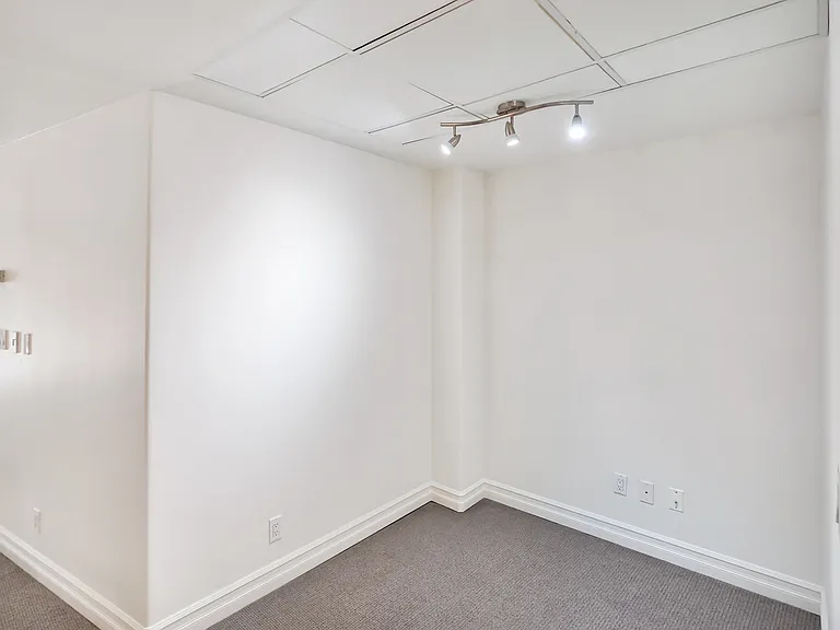 836 15th Ave SW #208 — Photo 3