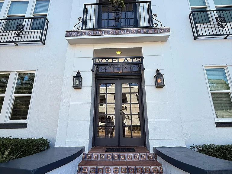Ivy Flats — Photo 1