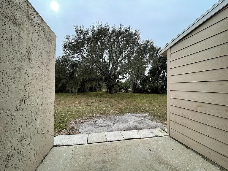 2612 Adela Ave — Photo 10