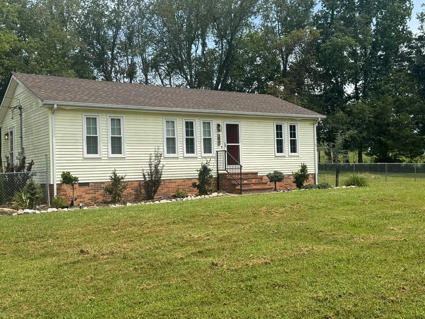 For Lease- 3 Bed 1 Bath Single Family Home In Lebanon! — Photo 1