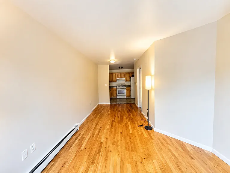 302 Hart St #2 — Photo 4