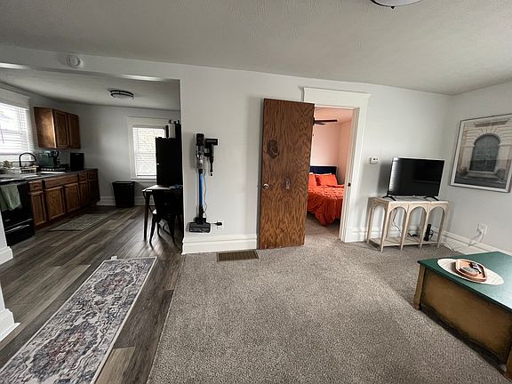 3rd image of 1055 31st St #1/2