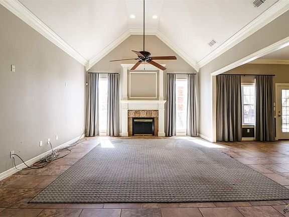 4th image of 608 Chimney Rock Dr