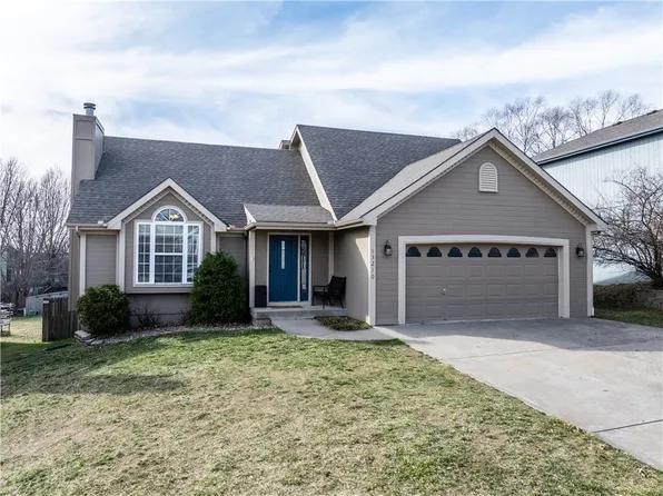 13210 Forest Oaks Dr, Smithville, MO 64089