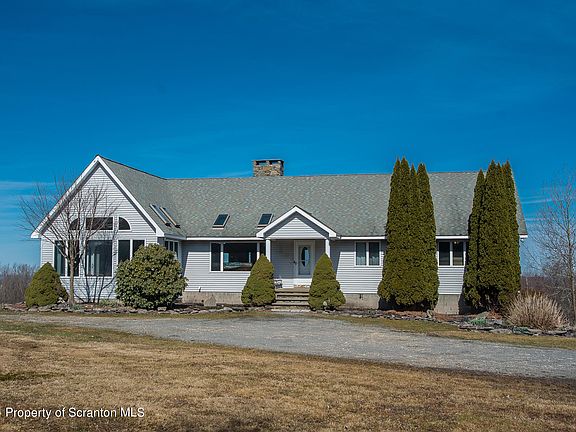 2nd image of 109 Clubhouse Ln