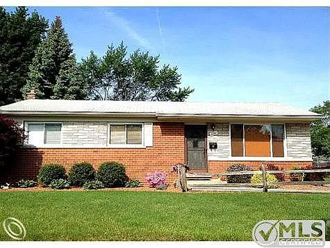 1767 Coventry Dr photo 1