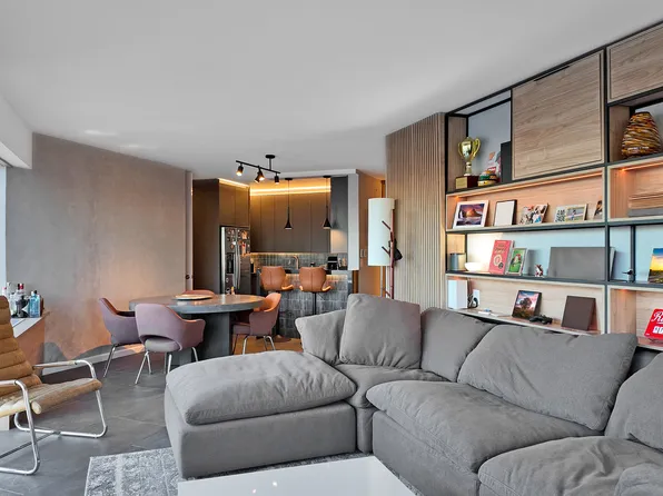 200 East 61st Street image 1 of 14