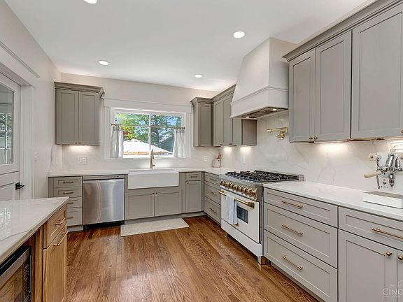 5th image of 3919 Burwood Ave