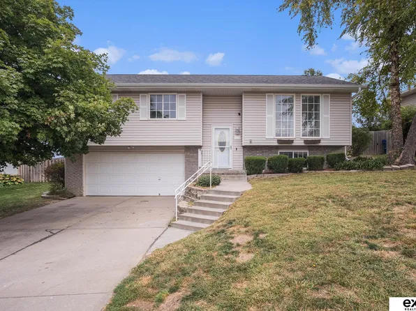 716 Grenoble Dr, Bellevue, NE 68123