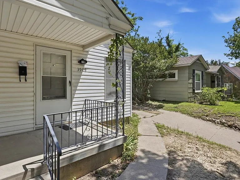 3908 Linden Ave — Photo 4
