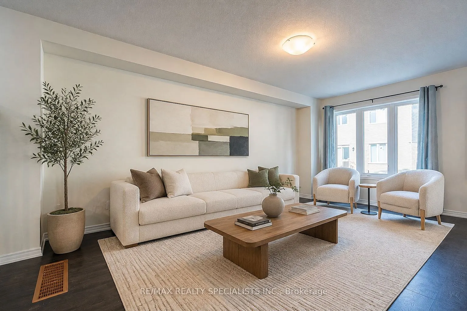 4 bed, $2,700 — Photo 2