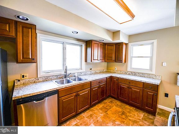 5th image of 40 Glenwood Ave