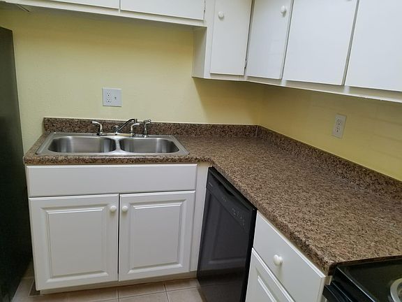 4th image of 762 Memorial Mews St APT A