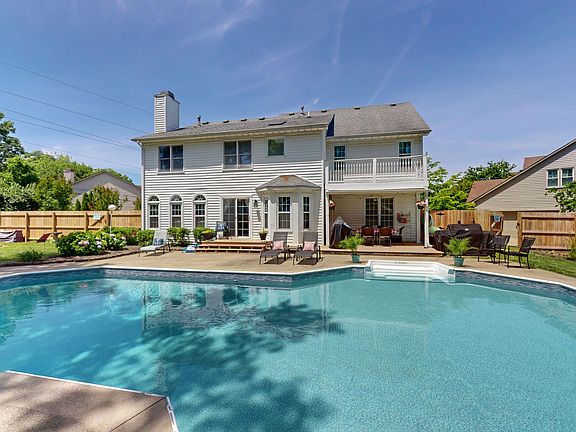 2nd image of 2385 Hartland Parkside Dr
