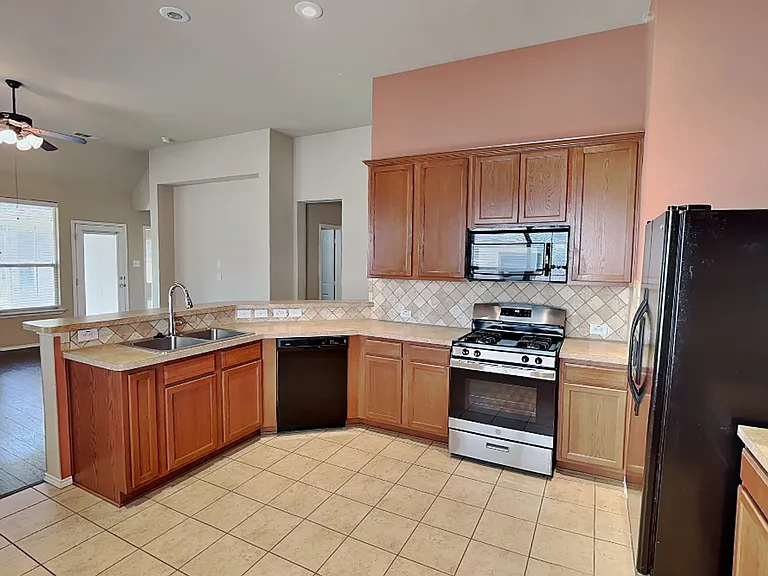 10649 Vista Heights Blvd — Photo 5