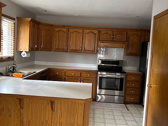 5th image of 202 N Marie St