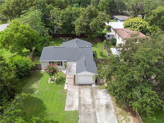 3rd image of 534 Kenmore Cir
