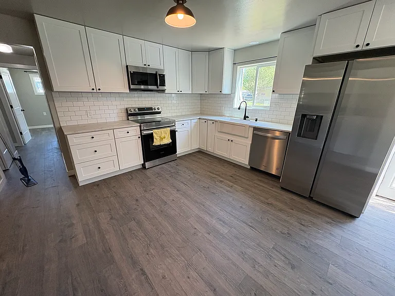 224 N Walker St — Photo 6