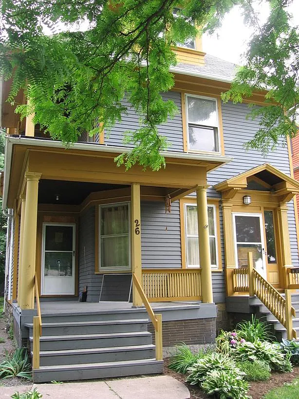 2 bed, 700 sqft, $1,200 — Photo 1