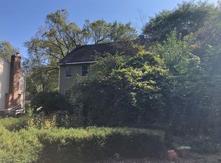 28W741 Townline Rd, Warrenville, IL 60555