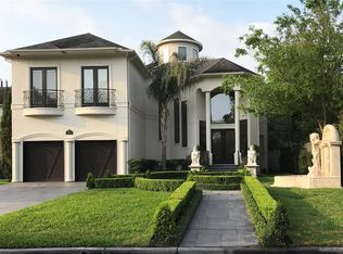 4701 Braeburn Dr #B, Bellaire, TX 77401