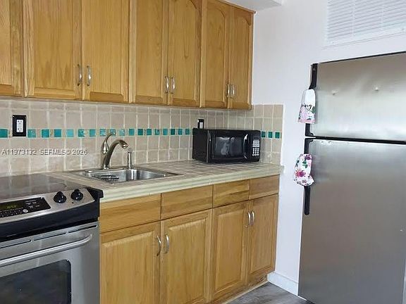 5th image of 11 SW 52nd Ave APT 3C