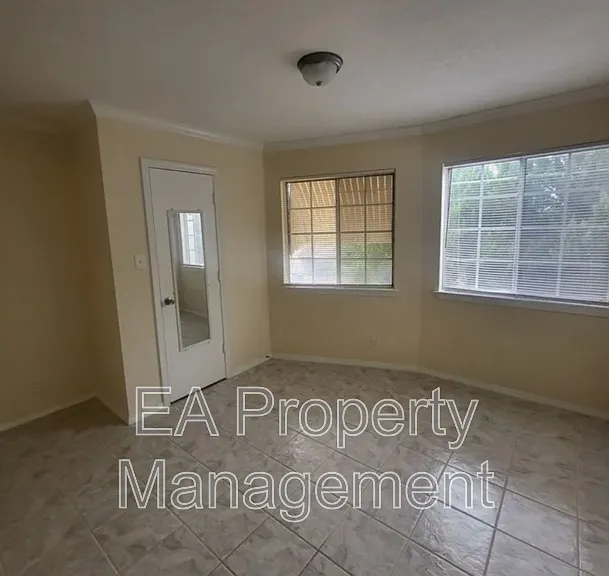 1220 Rosemont Ave NW — Photo 8
