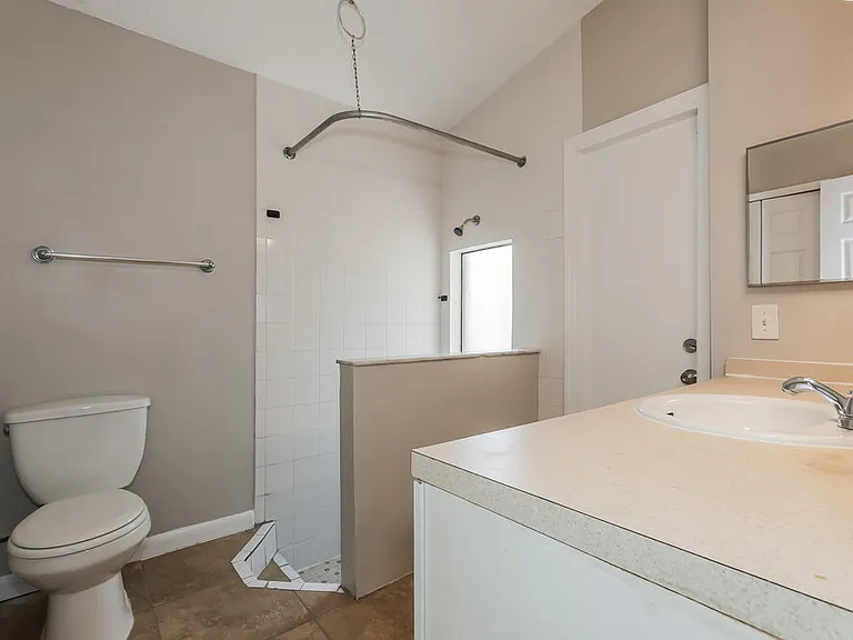 2027 Helm Ln — Photo 10
