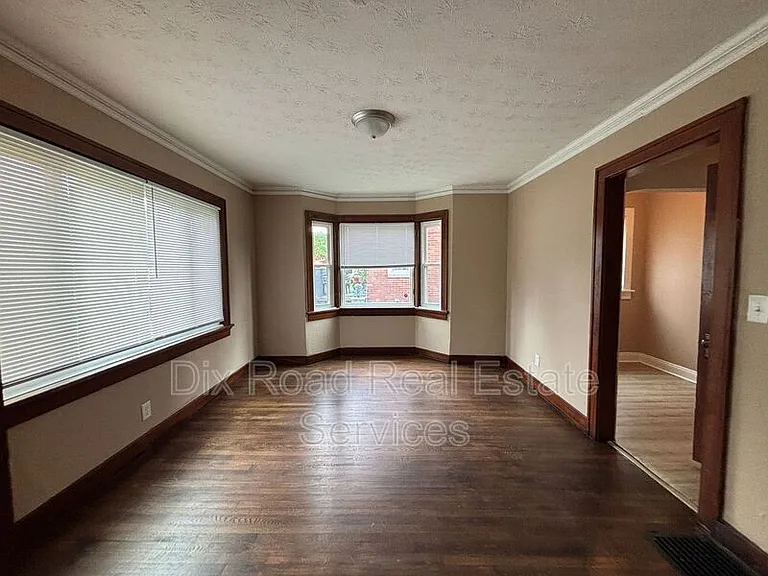 426 Otterbein Ave — Photo 10