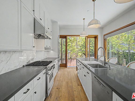 2nd image of 1310 Riviera Ave