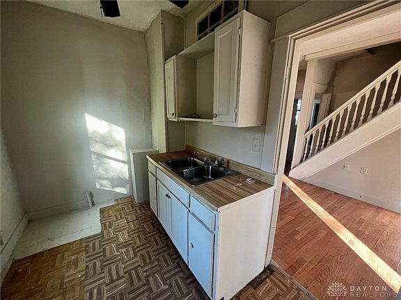 5th image of 2244 E 5th St