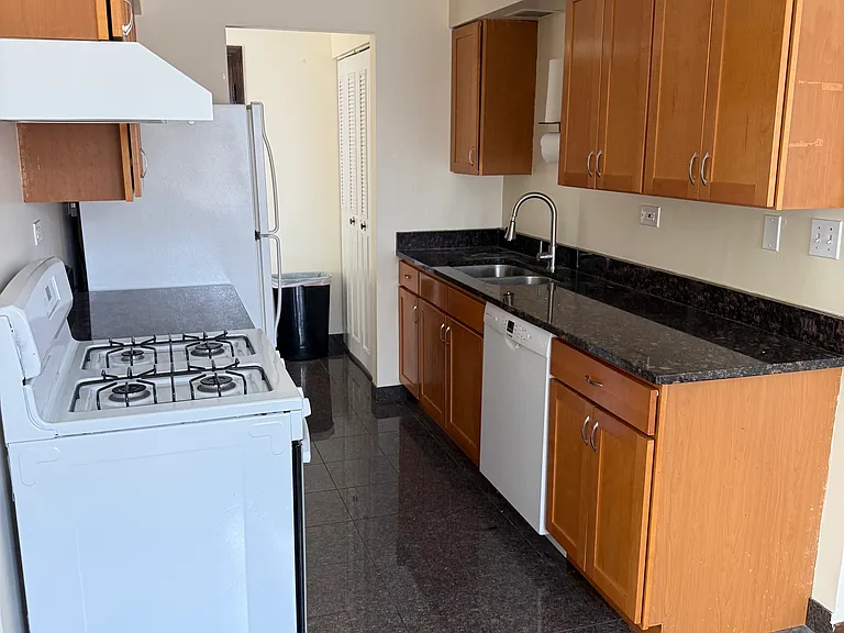 110 W 65th St #3 — Photo 10