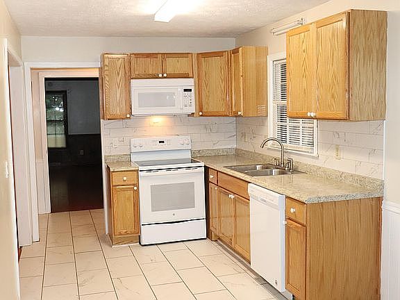 4th image of 79 Duncan Ct