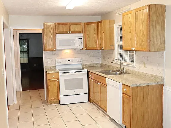 79 Duncan Ct — Photo 4