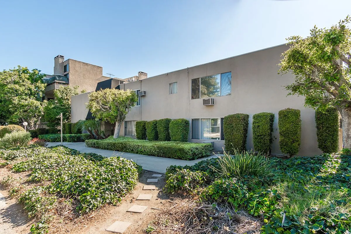 2 bed, 2.0 bath, 950 sqft, $2,550 — Photo 3