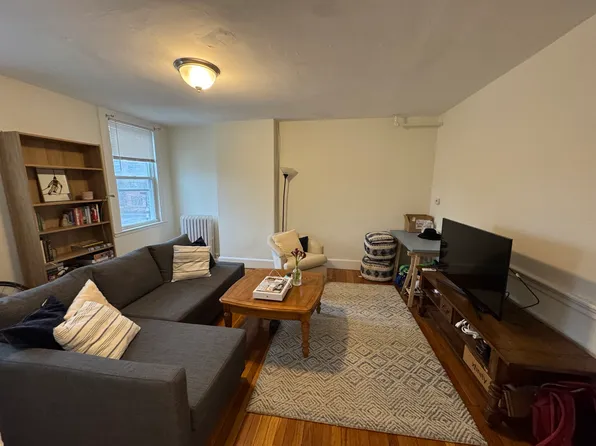 1 Walnut Ter #2, Newton, MA 02460