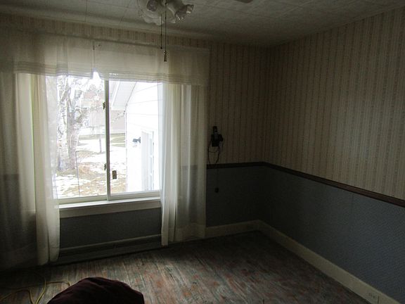 3rd image of 223 E Woodward Ave