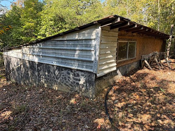 4th image of 990 Moore Rd