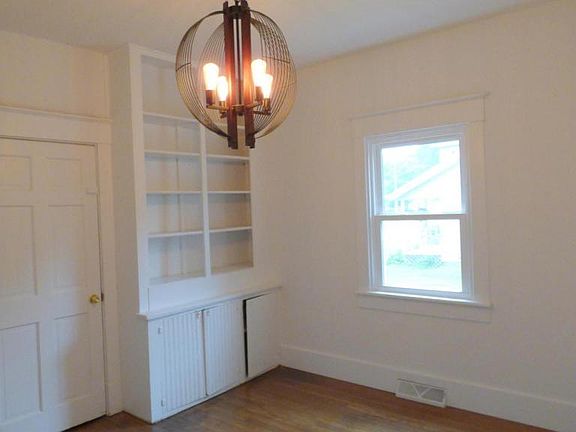 4th image of 211 1st Ave