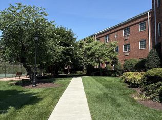 1630 W Abingdon Dr APT 301, Alexandria, VA 22314