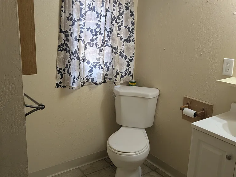 3917 Altamont Dr — Photo 6