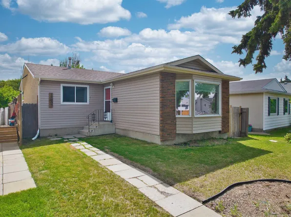 17007 95th St NW, Edmonton, AB T5Z 2A7