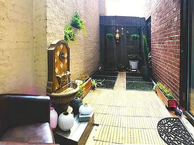 222 W 15th St #1D — Photo 1