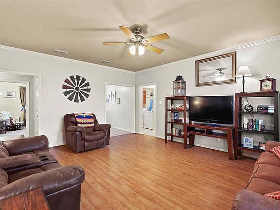 5th image of 1723 Oxford Dr