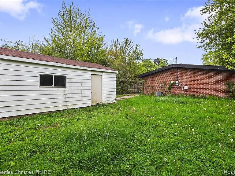 29464 Fairfax St — Photo 22