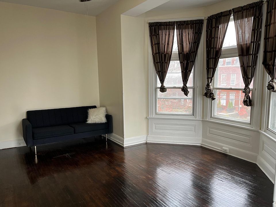 Gorgeous hardwood floors in the living room.
