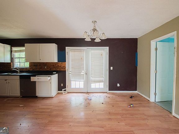 3rd image of 704 S May St