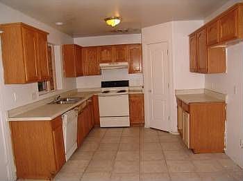 1st image of 543 E 8th Ave