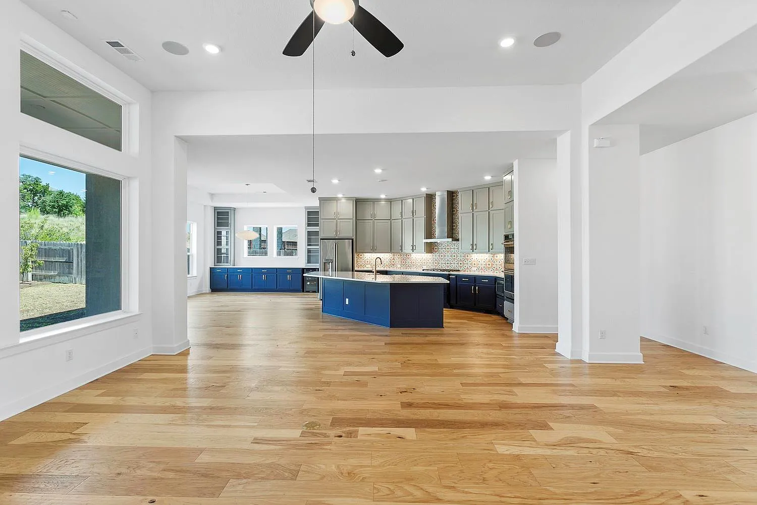 4 bed, 3.5 bath, 3262 sqft, $4,700 — Photo 3