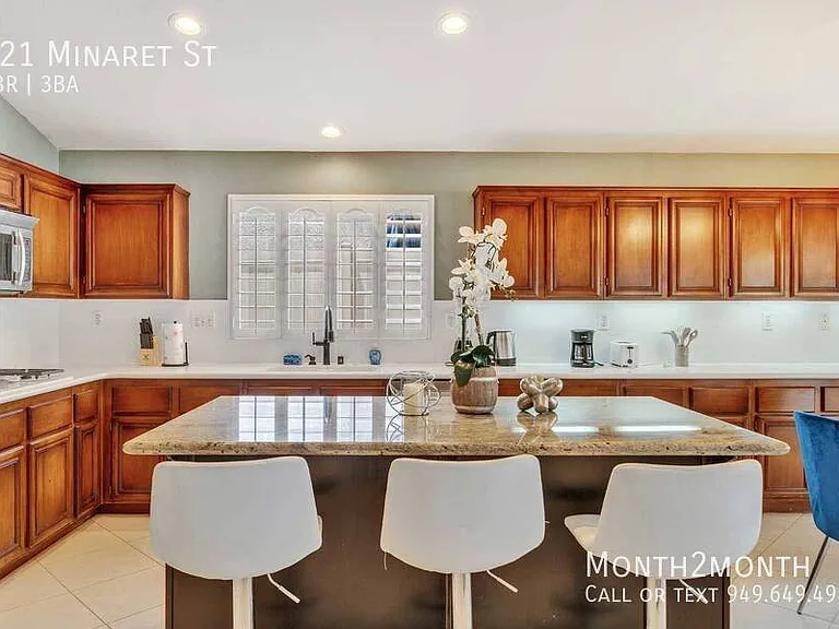 421 Minaret St — Photo 18
